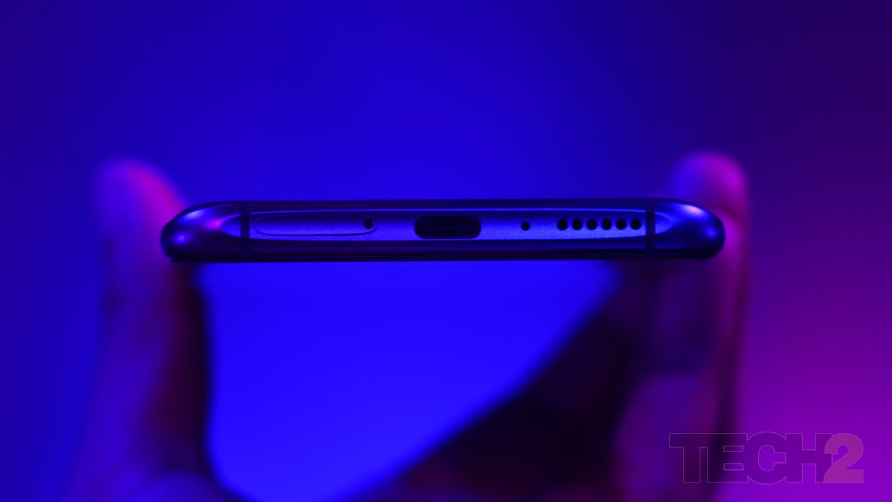 The bottom of the R17 Pro features a dual-SIM tray, the speaker grille and a USB Type-C port. Image: tech2/ Shomik Sen Bhattacharjee